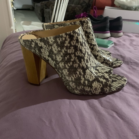 Vince camuto snakeskin mules - Picture 2 of 2